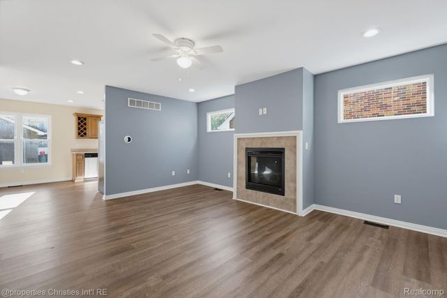 23389 Easterling Avenue, Hazel Park, MI 48030