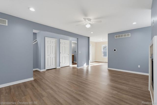 23389 Easterling Avenue, Hazel Park, MI 48030