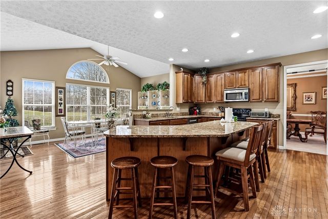 2432 Forest Oaks Drive, Beavercreek, OH 45431