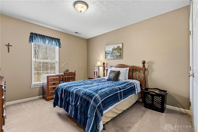 2432 Forest Oaks Drive, Beavercreek, OH 45431