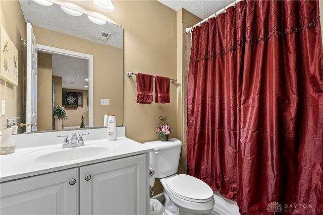 2432 Forest Oaks Drive, Beavercreek, OH 45431