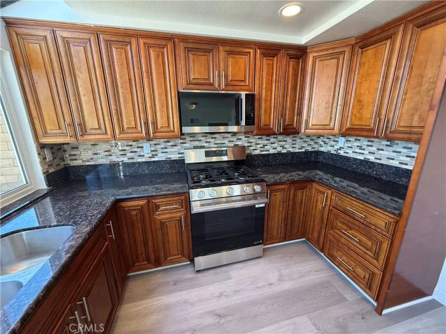 19608 Shadow Glen Circle, Northridge, CA 91326