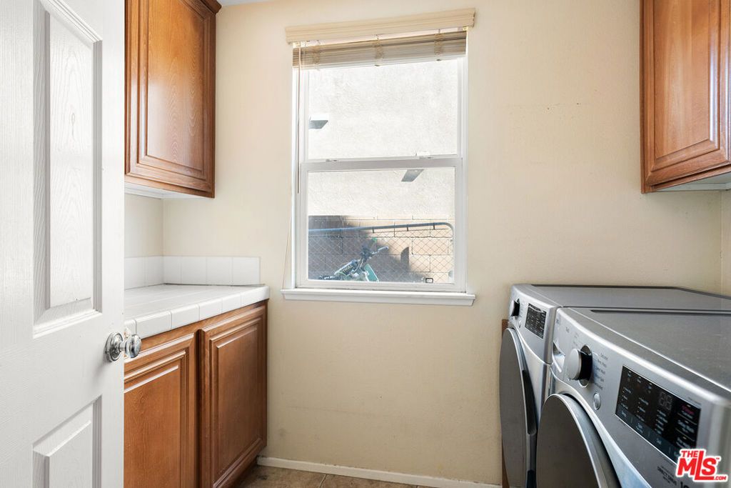 Image 15 of property listing at 25014 Oliver Way, Valencia, CA 91381