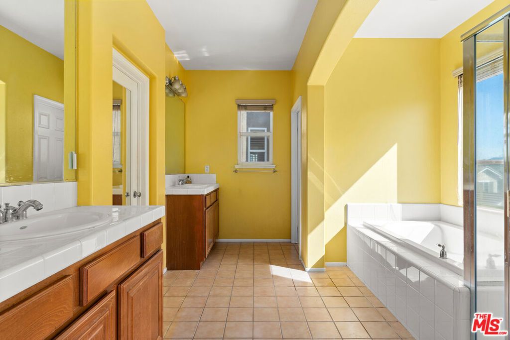 Image 17 of property listing at 25014 Oliver Way, Valencia, CA 91381