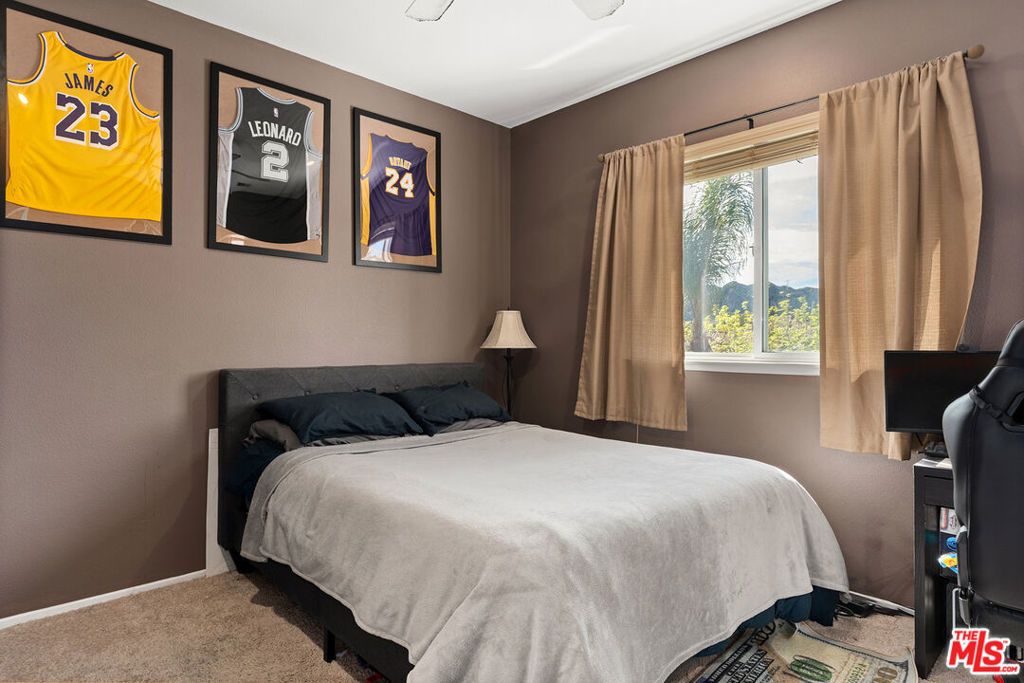 Image 21 of property listing at 25014 Oliver Way, Valencia, CA 91381