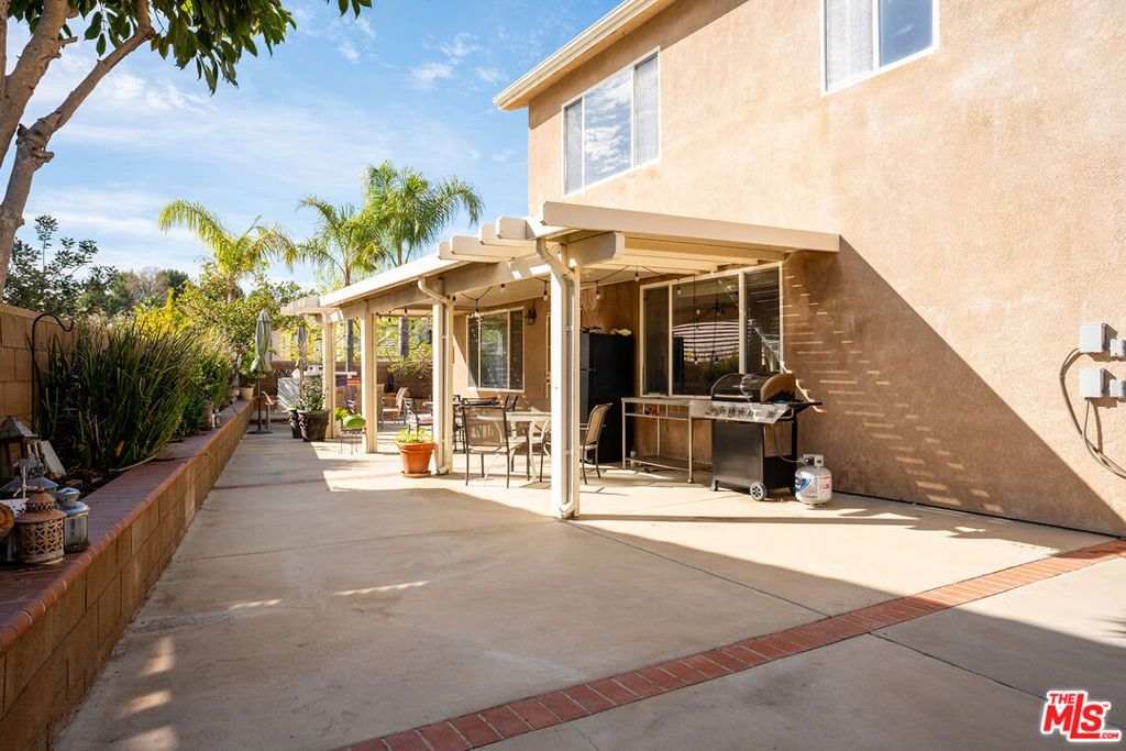 Image 30 of property listing at 25014 Oliver Way, Valencia, CA 91381