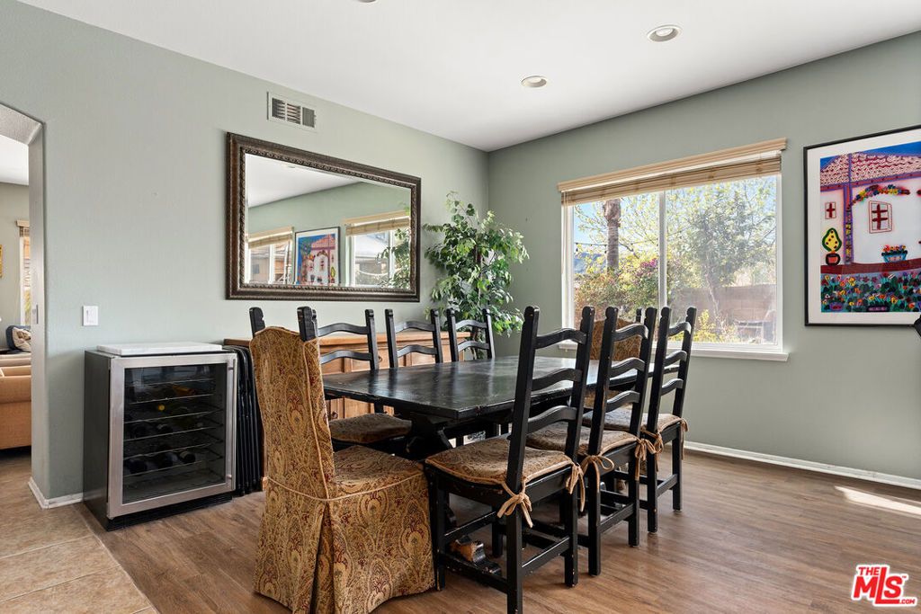 Image 6 of property listing at 25014 Oliver Way, Valencia, CA 91381