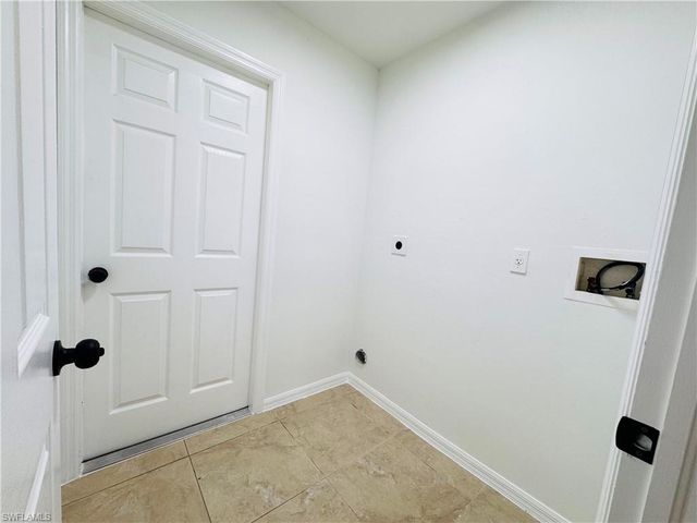 718 Rue Labeau CIR, Fort Myers, FL 33913