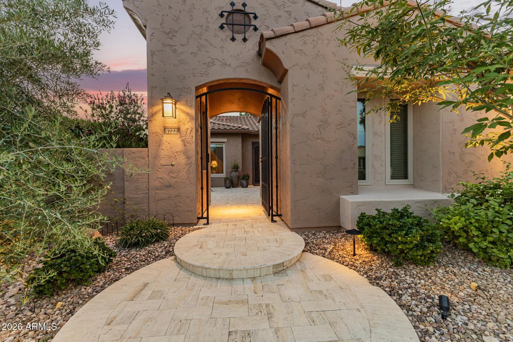 5722 S MESQUITE GROVE Way, Chandler, AZ 85249