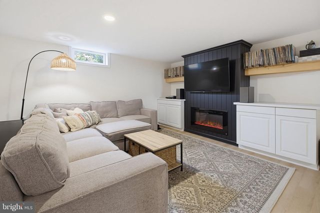 1827 WOODLAND AVE, Lancaster, PA 17602