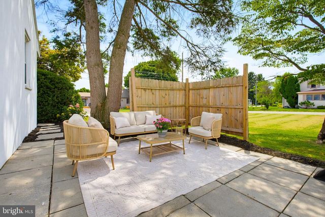 1827 WOODLAND AVE, Lancaster, PA 17602