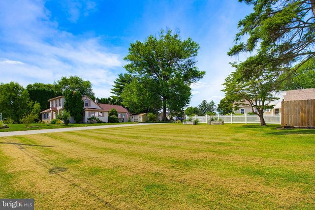 1827 WOODLAND AVE, Lancaster, PA 17602