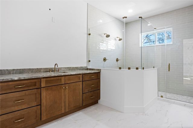 2805 W WALLACE AVENUE, Tampa, FL 33611