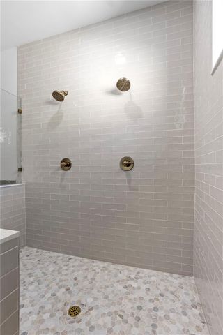 2805 W WALLACE AVENUE, Tampa, FL 33611