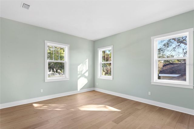 2805 W WALLACE AVENUE, Tampa, FL 33611