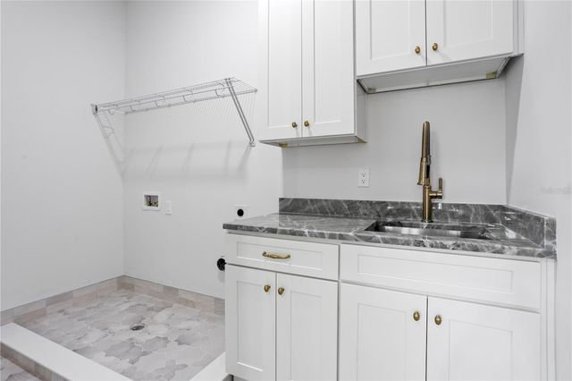 2805 W WALLACE AVENUE, Tampa, FL 33611