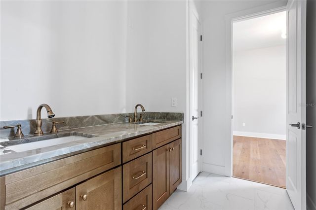 2805 W WALLACE AVENUE, Tampa, FL 33611