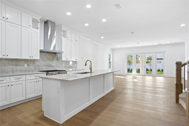 2805 W WALLACE AVENUE, Tampa, FL 33611