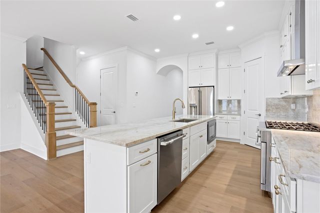 2805 W WALLACE AVENUE, Tampa, FL 33611