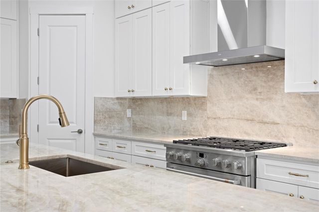 2805 W WALLACE AVENUE, Tampa, FL 33611