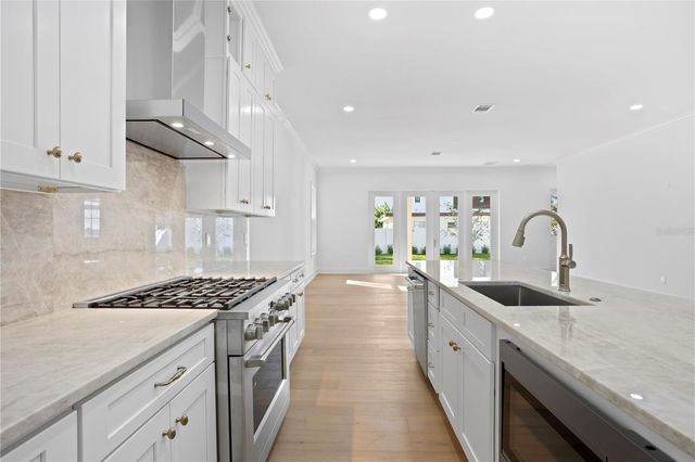 2805 W WALLACE AVENUE, Tampa, FL 33611