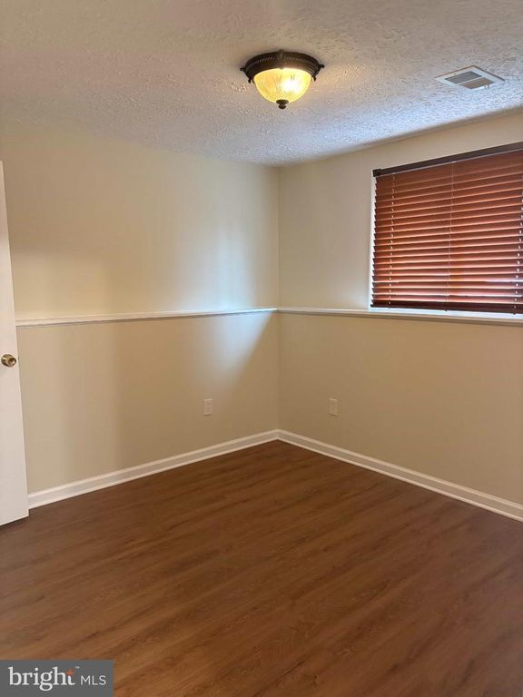 Image 17 of property listing at 1450 GESNA DR, Hanover, MD 21076