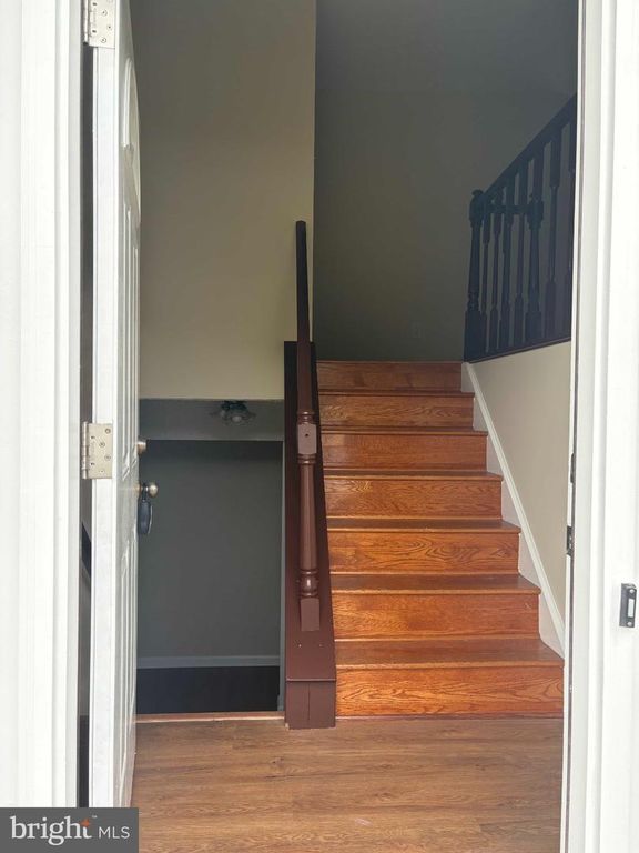 Image 3 of property listing at 1450 GESNA DR, Hanover, MD 21076