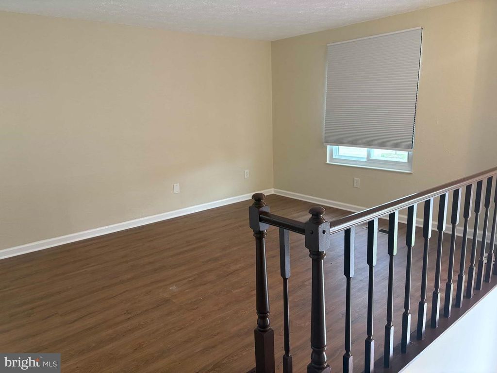 Image 4 of property listing at 1450 GESNA DR, Hanover, MD 21076