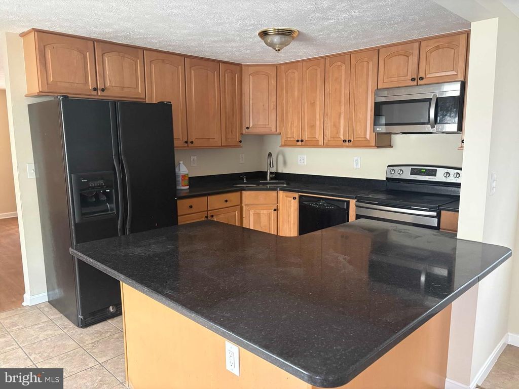 Image 5 of property listing at 1450 GESNA DR, Hanover, MD 21076