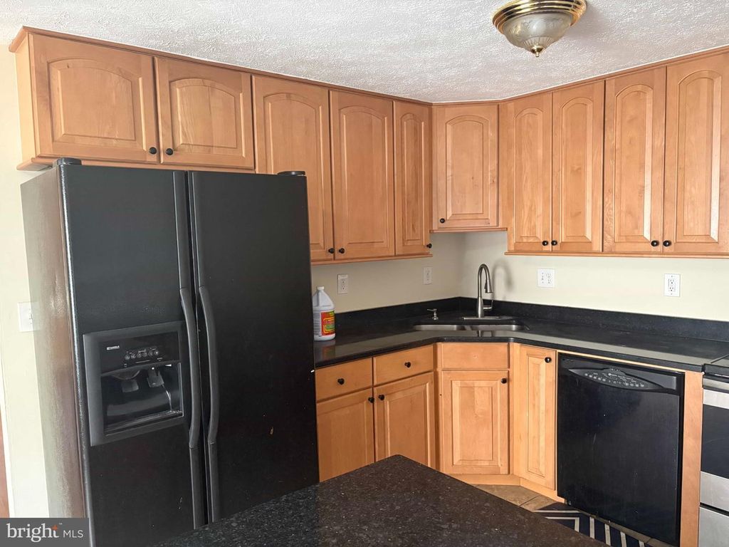 Image 6 of property listing at 1450 GESNA DR, Hanover, MD 21076
