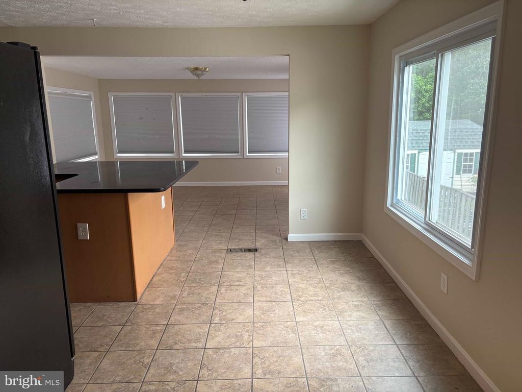 Image 8 of property listing at 1450 GESNA DR, Hanover, MD 21076