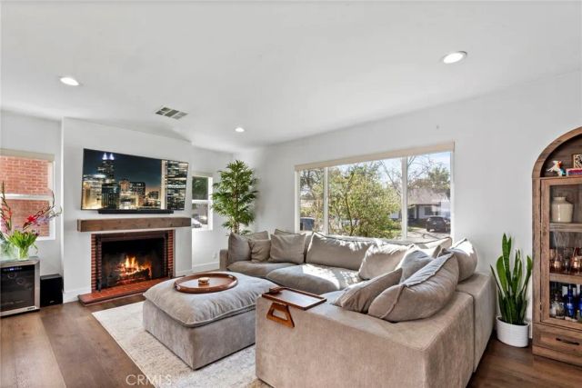 14729 Bassett, Van Nuys, CA 91405