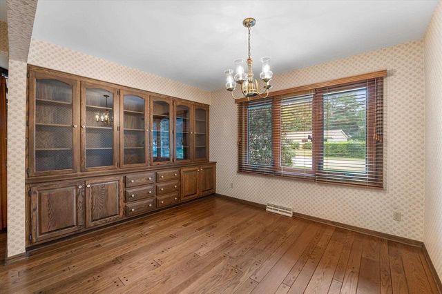 2305 Patricia Lane, Waukesha, WI 53188