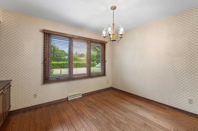 2305 Patricia Lane, Waukesha, WI 53188