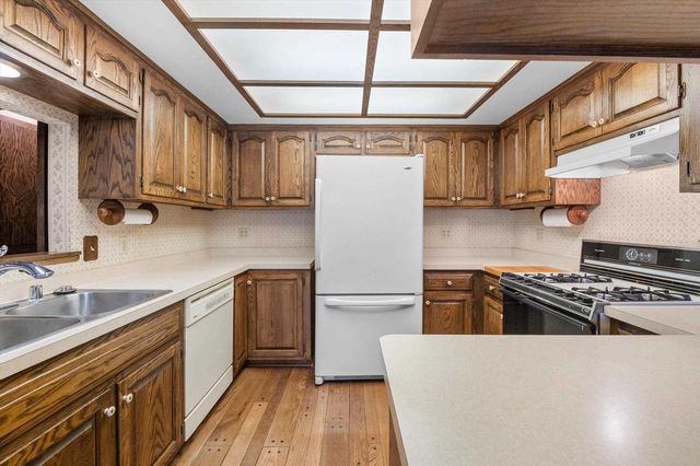 2305 Patricia Lane, Waukesha, WI 53188