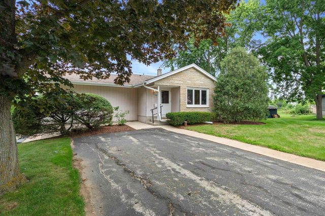 2305 Patricia Lane, Waukesha, WI 53188