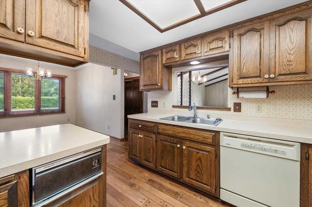 2305 Patricia Lane, Waukesha, WI 53188