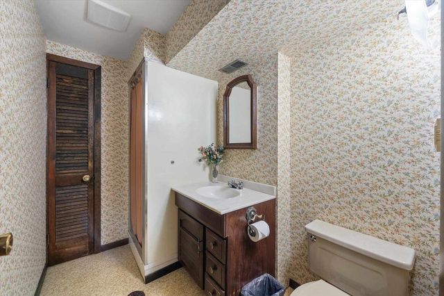 2305 Patricia Lane, Waukesha, WI 53188