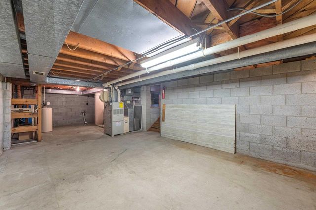 2305 Patricia Lane, Waukesha, WI 53188