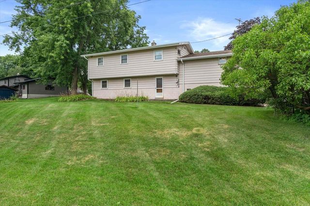 2305 Patricia Lane, Waukesha, WI 53188