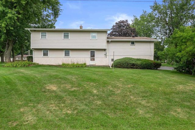 2305 Patricia Lane, Waukesha, WI 53188