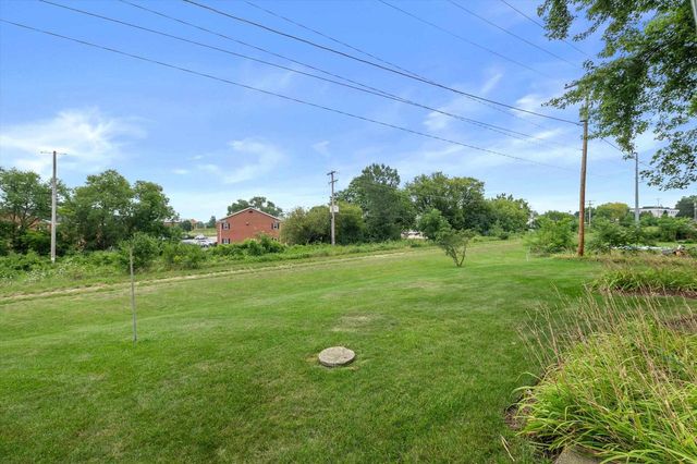 2305 Patricia Lane, Waukesha, WI 53188