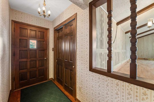 2305 Patricia Lane, Waukesha, WI 53188