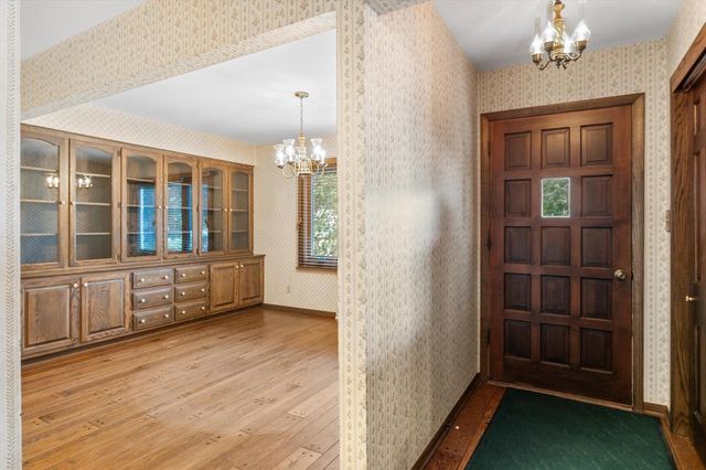 2305 Patricia Lane, Waukesha, WI 53188