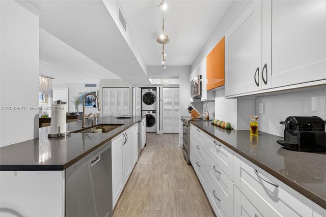 5757 Collins Avenue 1104, Miami Beach, FL 33140
