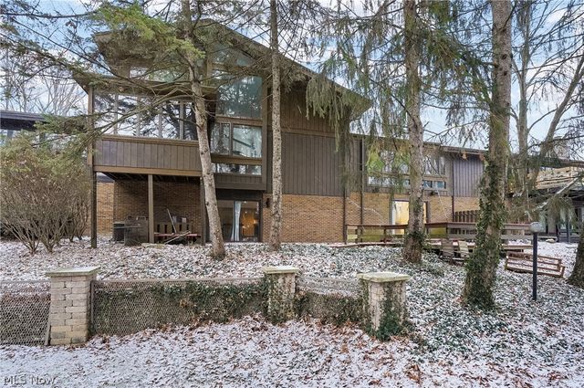 285 North Road NE, Howland, OH 44484