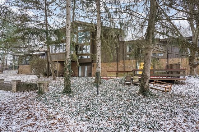 285 North Road NE, Howland, OH 44484