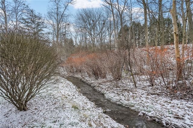 285 North Road NE, Howland, OH 44484