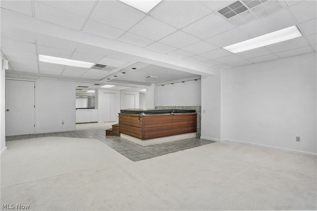 285 North Road NE, Howland, OH 44484