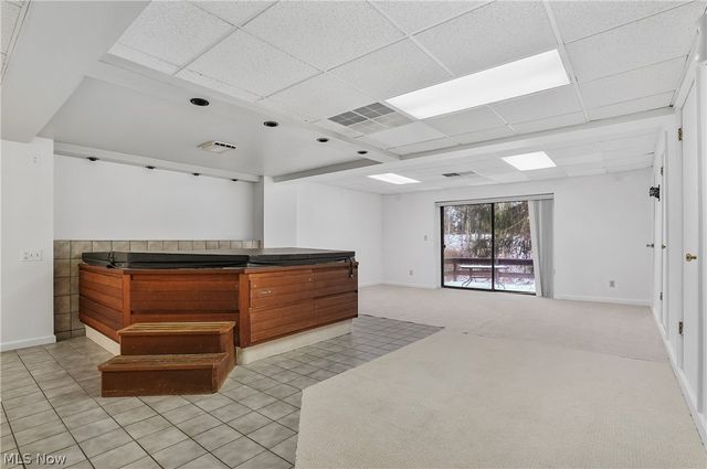 285 North Road NE, Howland, OH 44484